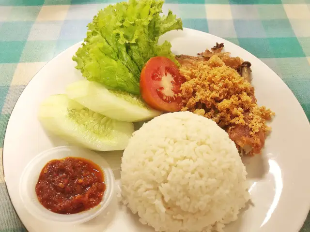 Gambar Makanan Ayam Goreng Suharti 14