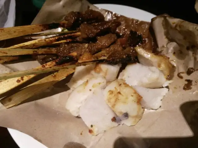 Gambar Makanan Sate Babi Bawah Pohon Gelora Trisakti 7