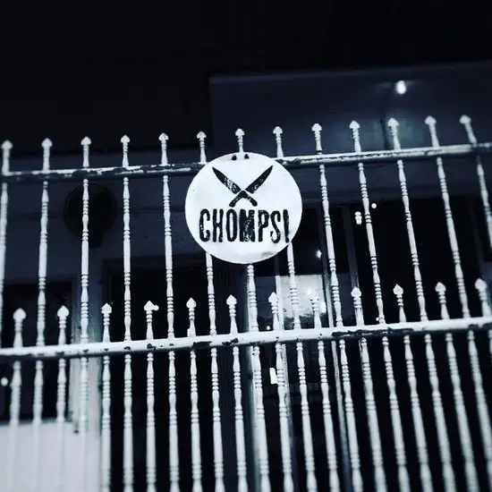 Chomps Bar and Grill