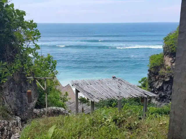 Gambar Makanan Finn's Beach Club - Semara Luxury Villa Resort 9