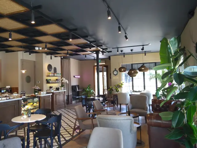 Moose Cafe & Lounge