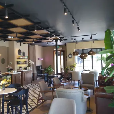 Moose Cafe & Lounge