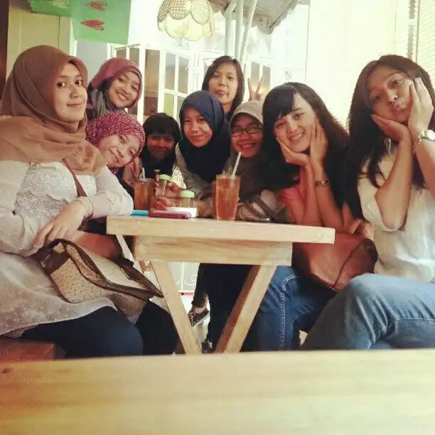 Gambar Makanan Giggle Box Café & Resto 8