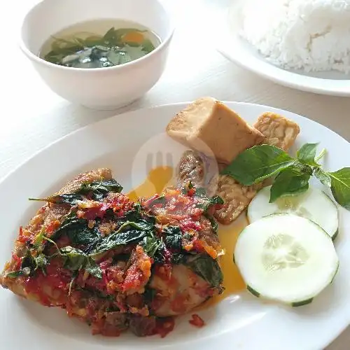 Gambar Makanan Kemangi Resto Spesial Ikan Bakar & Ayam Bakar, MT Haryono 2