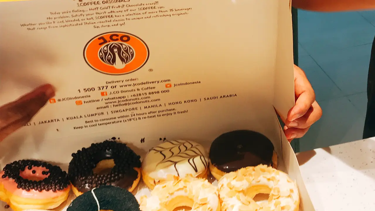 J.CO Donuts & Coffee