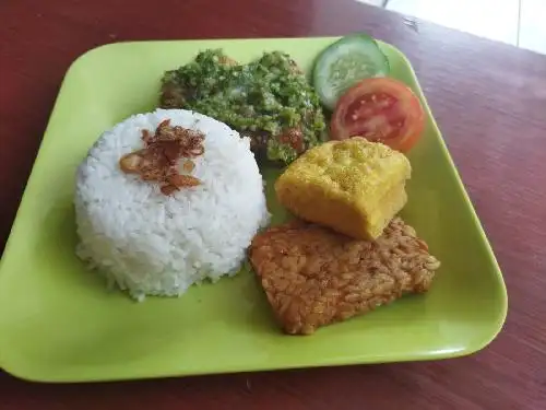 Ayam Penyet Sambel Ijo Den Sinyoh, Sukajadi