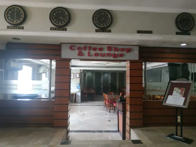 Gambar Makanan Coffee Shop & Lounge - Hotel Mega Proklamasi 9