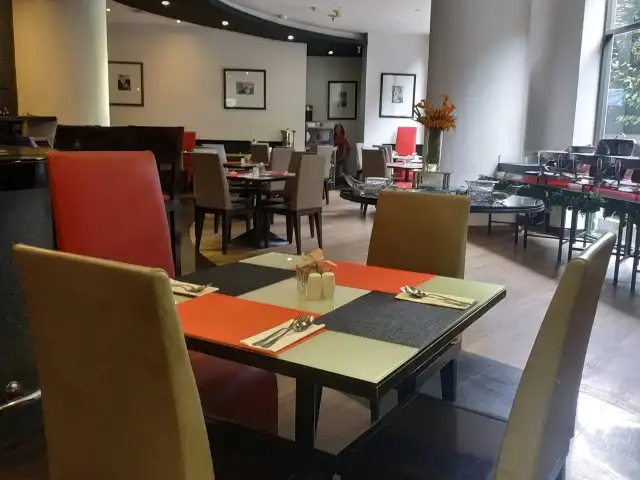 Gambar Makanan La Table - Ibis Jakarta Arcadia Hotel 11
