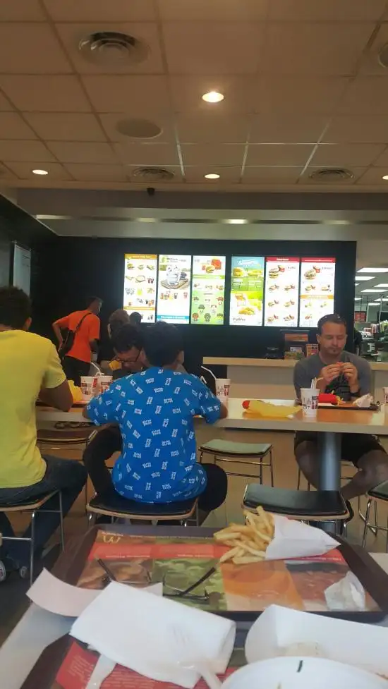 Gambar Makanan McDonald's 12