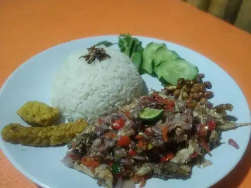 Ayam Geprek Serelemo Men Melly, Denpasar