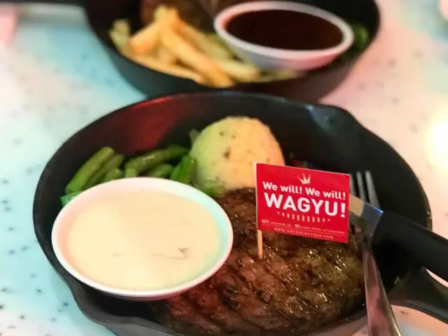 Gambar Makanan Steak Hotel by Holycow! 4