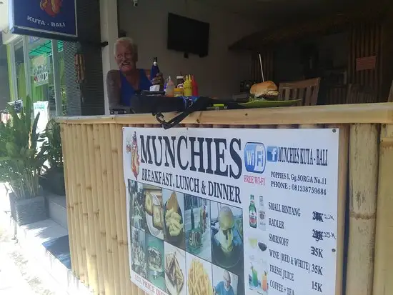 Gambar Makanan Munchies Kuta Bali 18