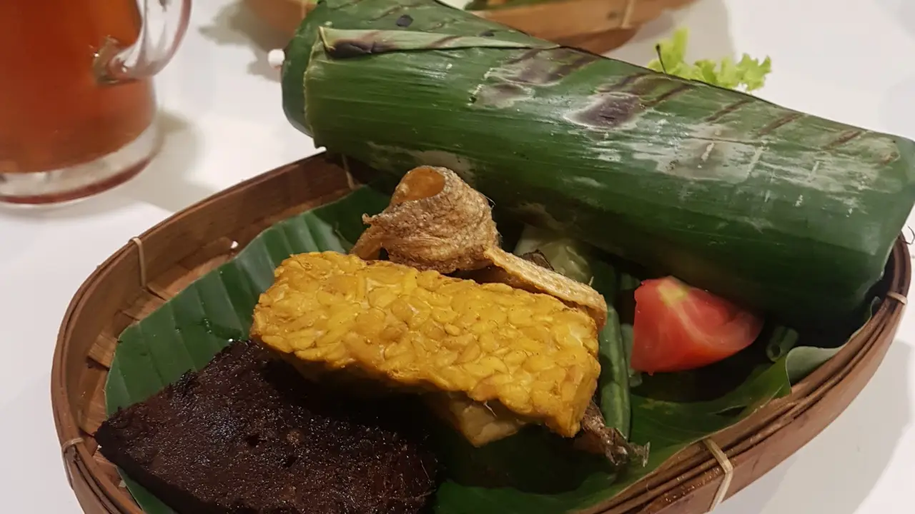 Fusia Rajanya Nasi Timbel