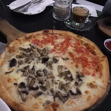 Gambar Makanan La Vera Pizza 10