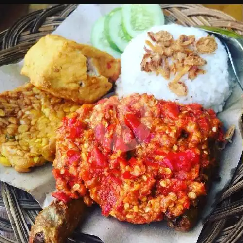 Gambar Makanan Ayam Geprek Crispy & Bakso Izza, Kapten A Rivai 1