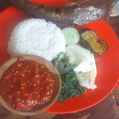 Gambar Makanan Nasi Tempong Keyla, Pulau Batanta 4