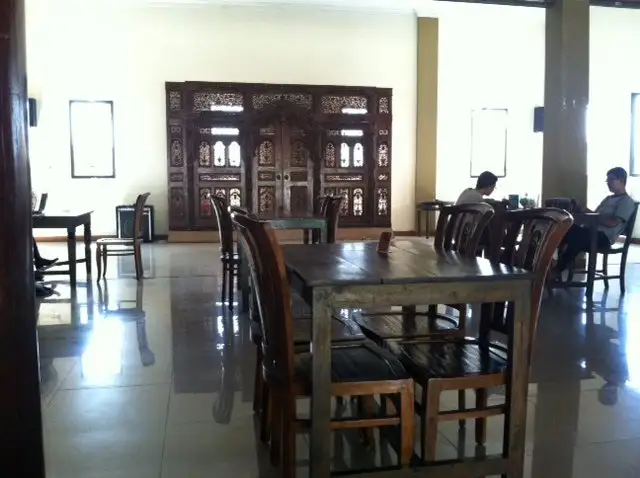 Gambar Makanan Resto & Cafe Taman Singosari 2