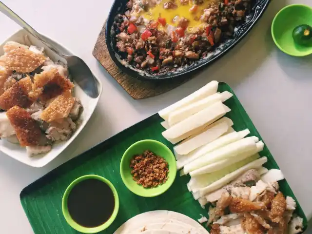 Tatang's Boneless Cebu Lechon Food Photo 9