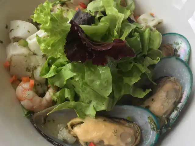 Salad Bowl Food Photo 2