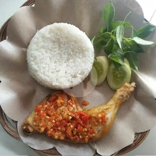 Gambar Makanan Ayam Penyet Saung Adiba 2