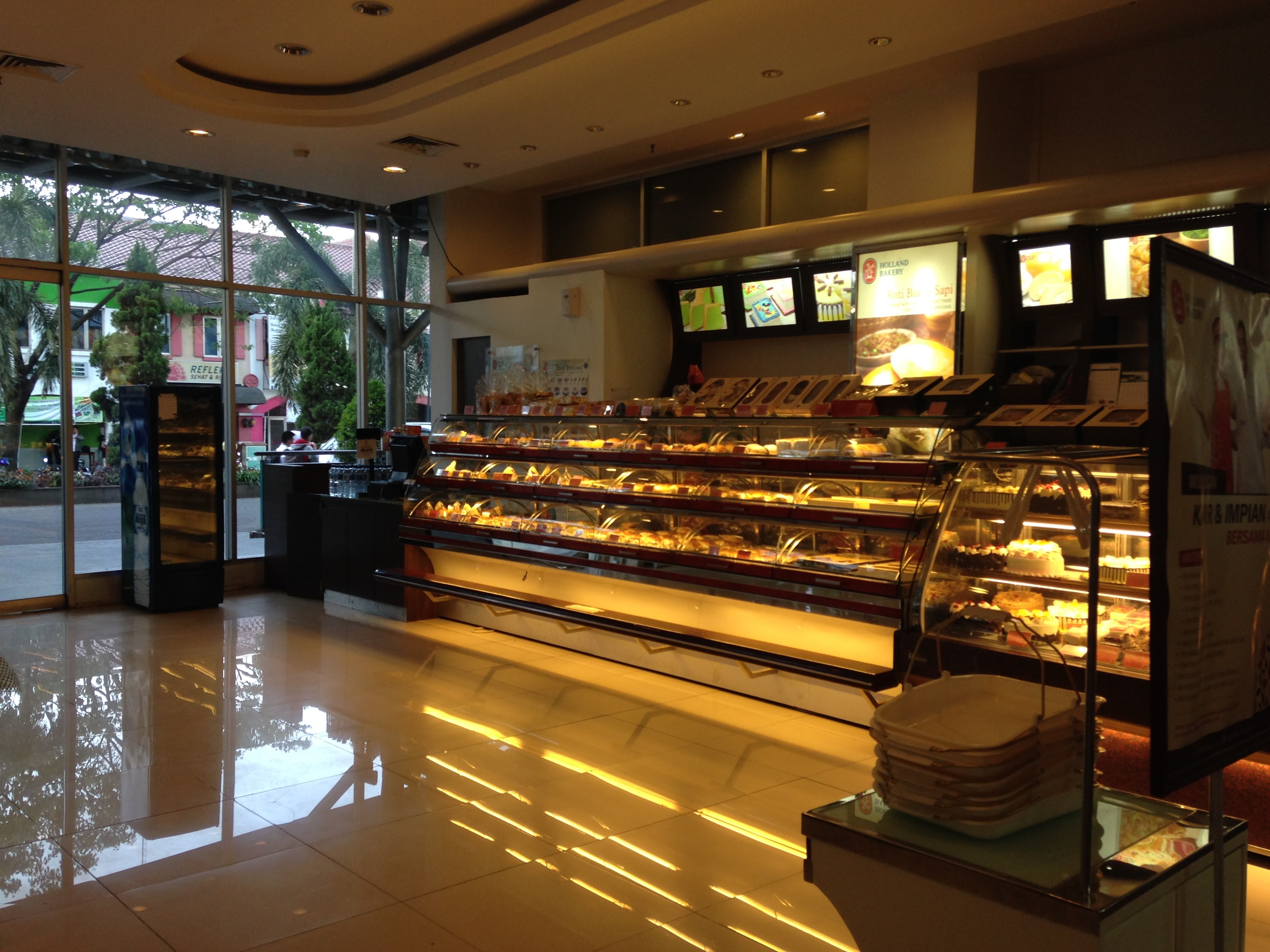 Holland Bakery terdekat Restoran dan Tempat Makan Bakery terdekat di