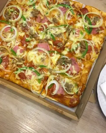 Sam's Pizza Food Photo 3