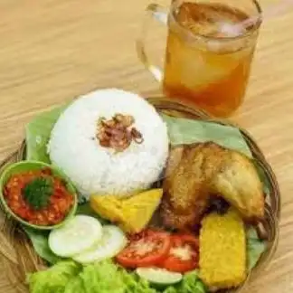 Gambar Makanan Ayam & Es Pisang Ijo Karlina, Lembang 3