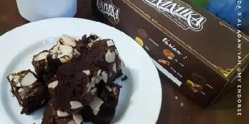 Ummika Brownie, Jebres