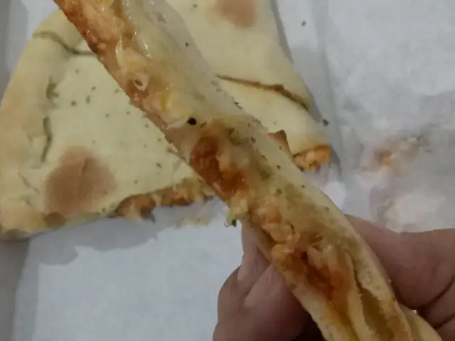 Gambar Makanan Monster Cheese Pizza 5