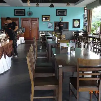 Bukit Restaurant & Cafe
