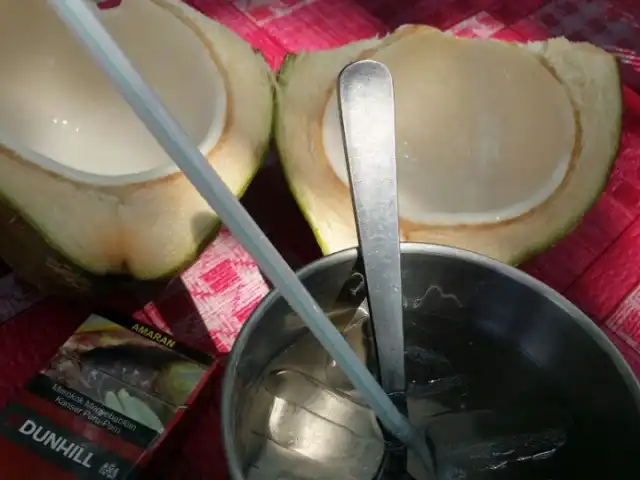 Air Kelapa Muda Bawah Pokok Ceri Food Photo 5