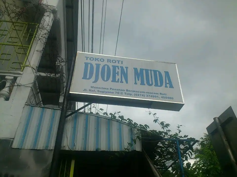 toko roti "DJOEN MUDA"