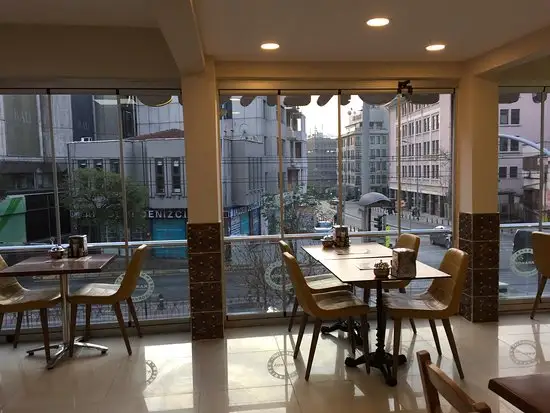 Meşhur Sarıyer Börekçisi Karaköy