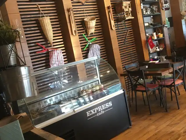 Express Cafe'nin yemek ve ambiyans fotoğrafları 13