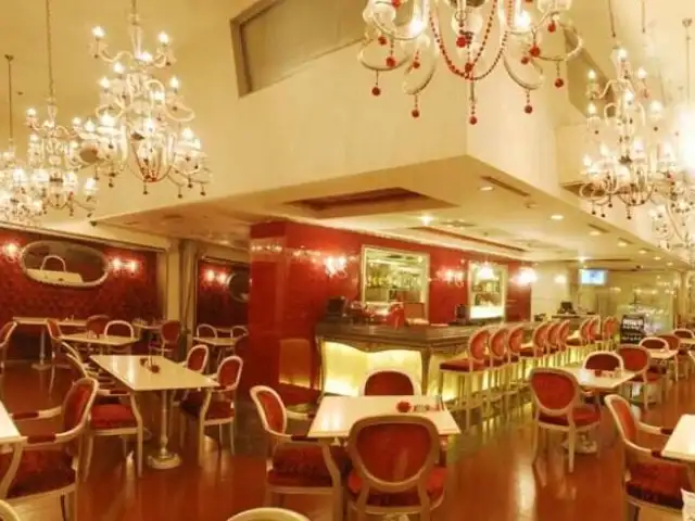 Cafe Rosso - Ramada Hotels'nin yemek ve ambiyans fotoğrafları 3