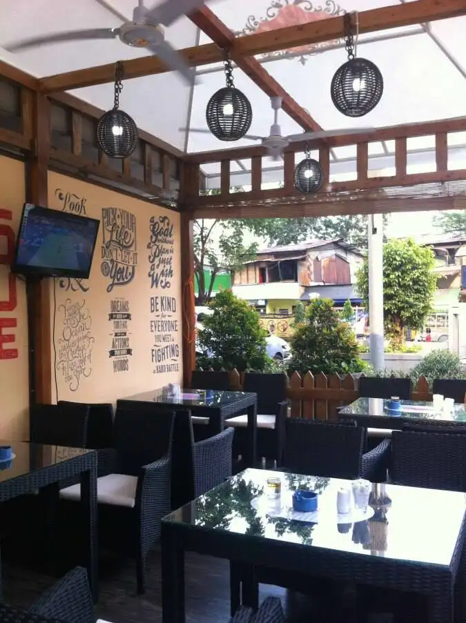 Daly Resto N Cafe