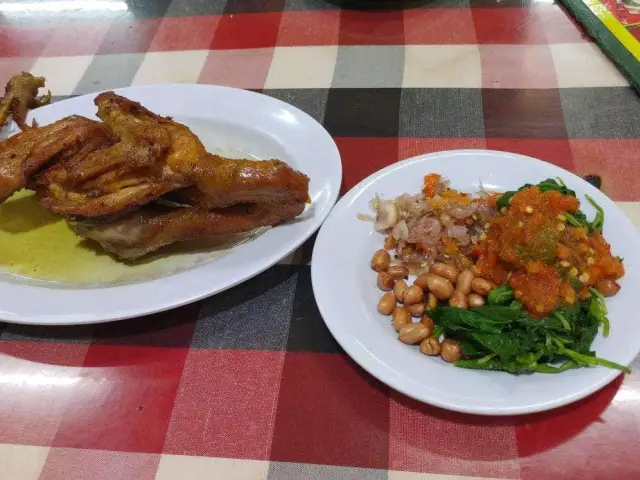 Gambar Makanan Ayam Betutu Khas Gilimanuk Bali 16