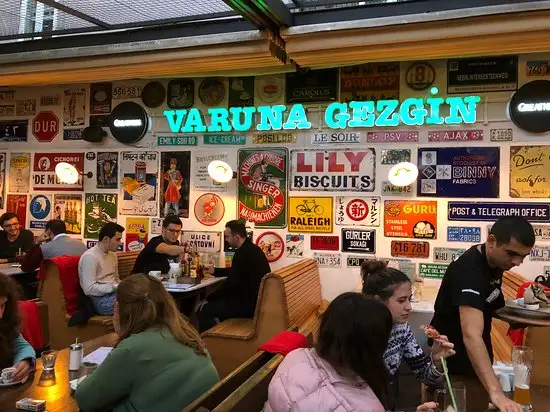 Varuna Gezgin Cafe - Istanbul'nin yemek ve ambiyans fotoğrafları 37