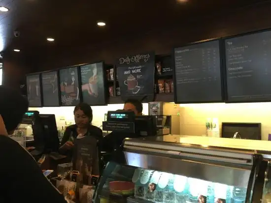 Gambar Makanan Starbucks Ngurah Rai 2