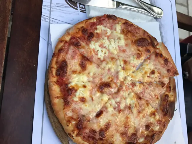 Sünger Pizza Restaurant'nin yemek ve ambiyans fotoğrafları 14