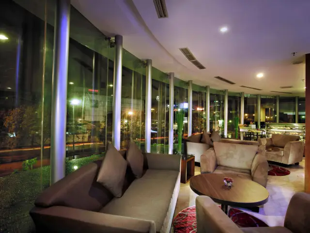 Gambar Makanan ARES Bar & Lounge - Aston Pluit 2