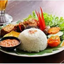 Gambar Makanan Ayam & Es Pisang Ijo Karlina, Lembang 2