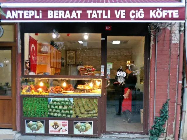 Antepli Beraat Tatlı Ve Çiğ Köfte Salonu'nin yemek ve ambiyans fotoğrafları 12