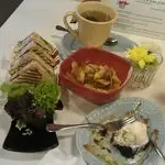 Crumbs Food Photo 1