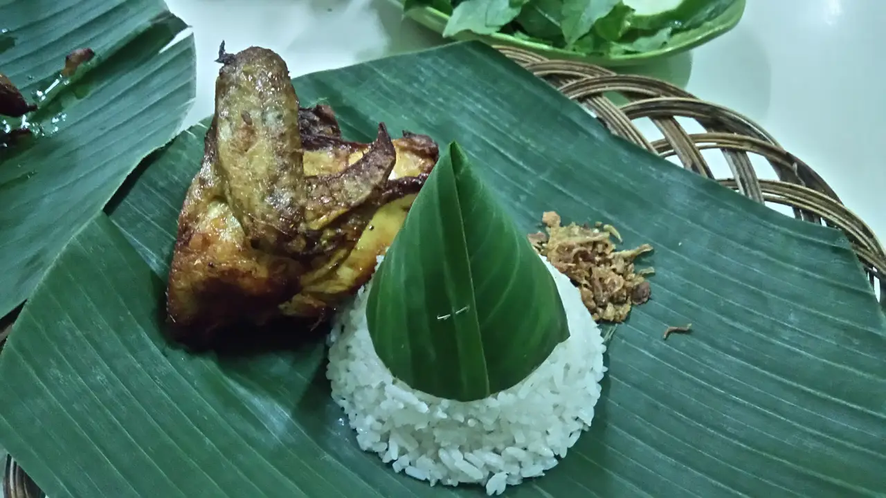 Nasi Uduk Daun Pisang