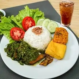 Gambar Makanan Ayam Sambel Ijo Bu Ima 1