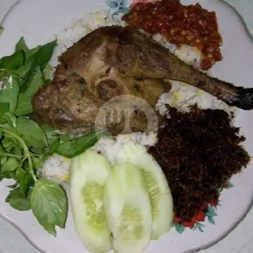 Gambar Makanan Nasi Bebek Sederhana Cah Gondrong, Apron 1