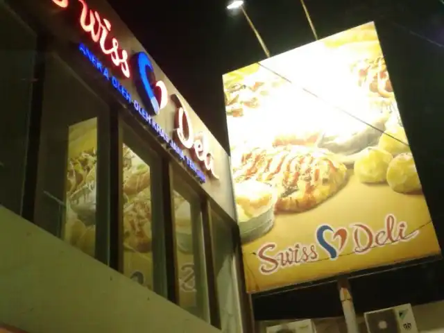 Gambar Makanan Swiss Deli Bakery 4