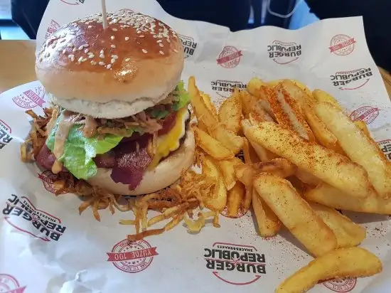 Burger Republic'nin yemek ve ambiyans fotoğrafları 5