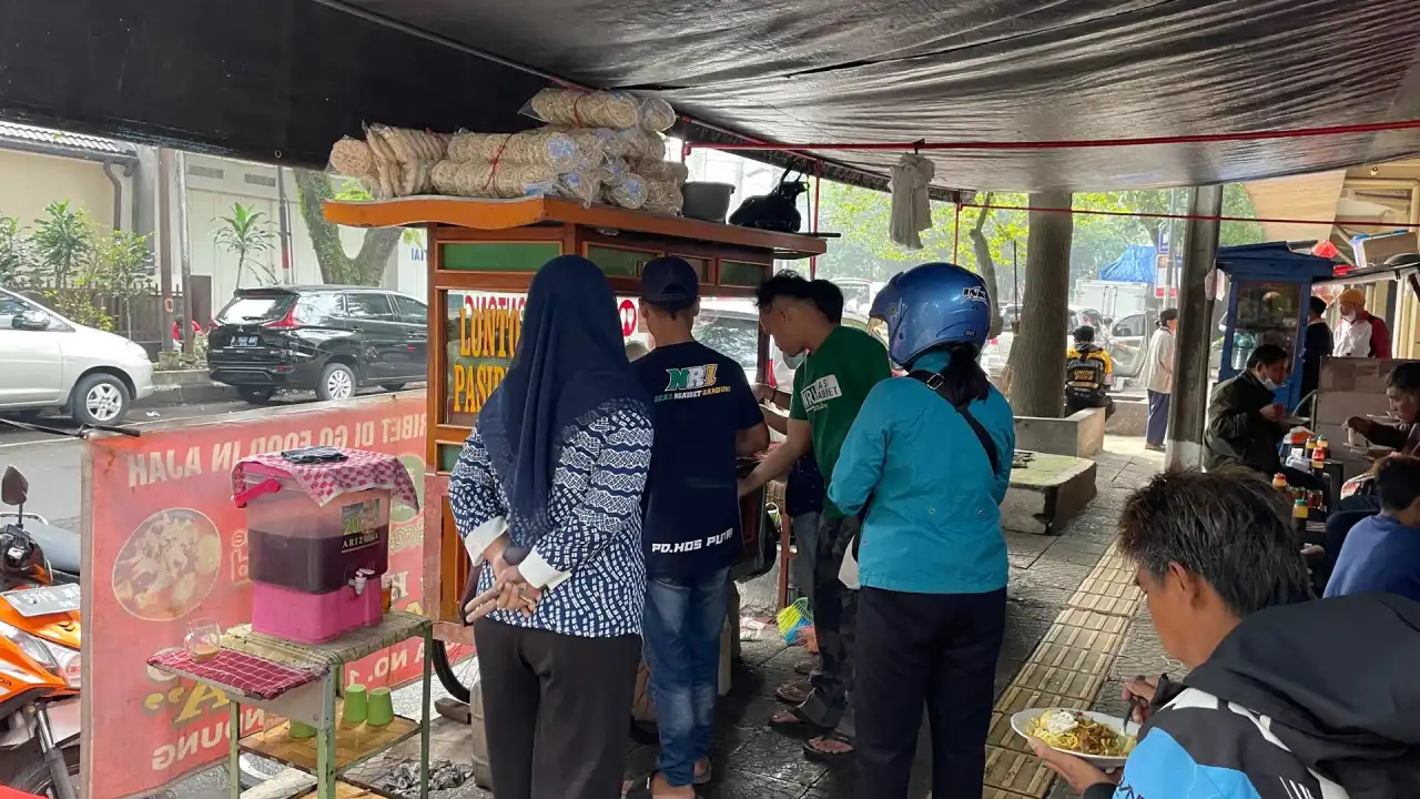 Lontong Kari Ayam & Sapi Pak Kumis